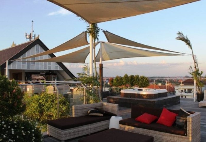 DAUN BALI SEMINYAK BALI